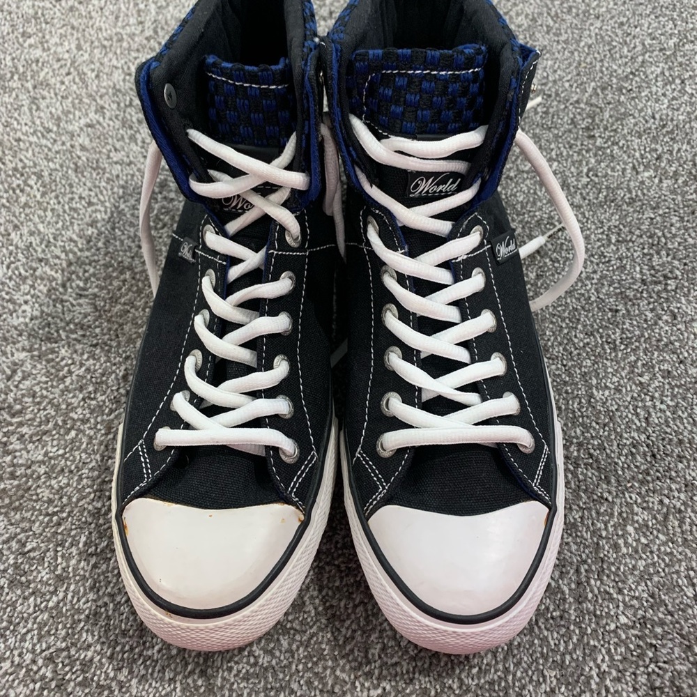 World industries sully Hi-top shoes size 10